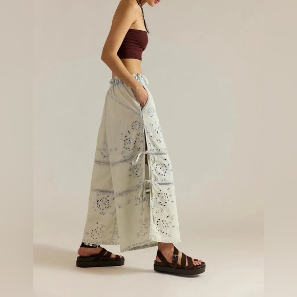 NWT Free People We The Free Day Break Jeans - bright spot sky blue - Large - Picture 2 of 10